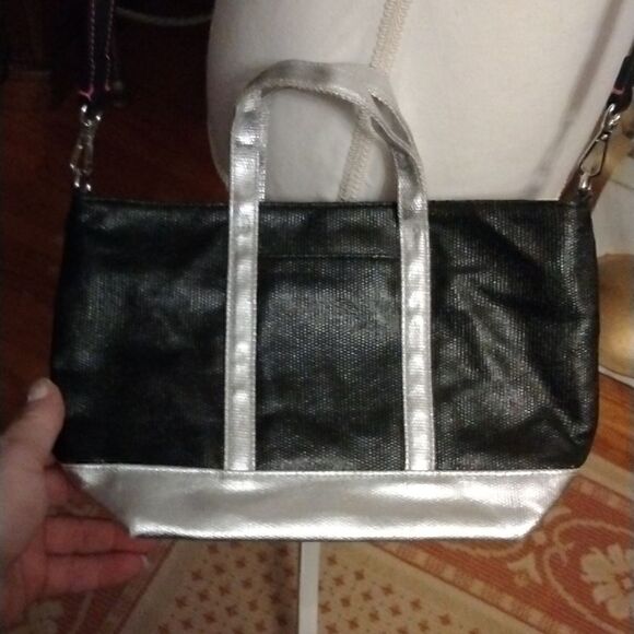 Victoria's Secret    - Picture 5 of 5